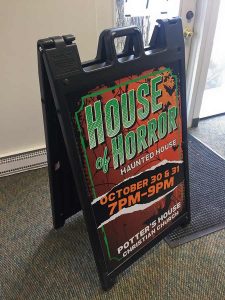 sign-sandwich-board-signacade-haunted-house-0418