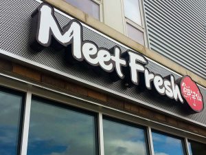 signs-building-lighted-meet-fresh-0494-cc